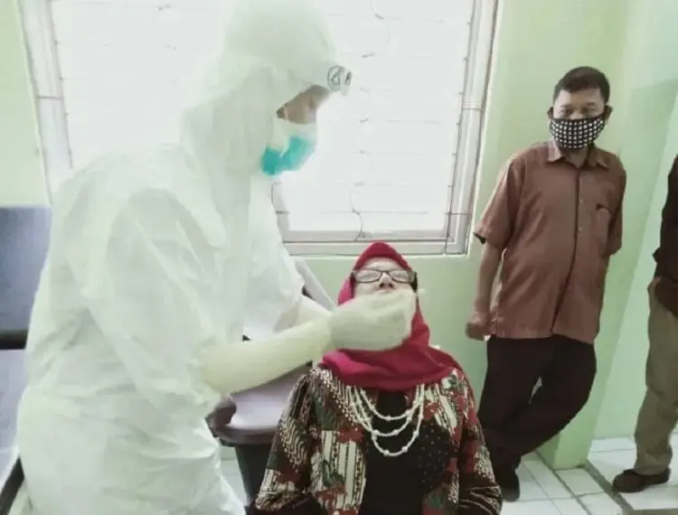 Anggota dan Staf KPU Lebak Dites Swab