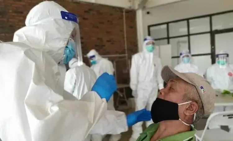 Ratusan Warga Serpong Ikuti Tes Swab Gratis