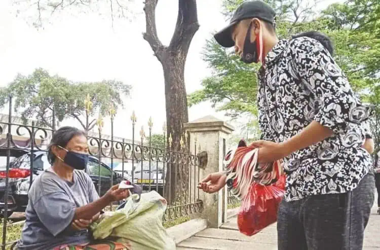 Pakai Uang Jajan dan Tabungan, Siswa di Kota Tangerang Bagikan Masker dan Makanan