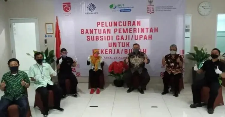 SUBSIDI UPAH: Kepala Kantor BPJamsostek Cikokol, Tangerang, Hasan Fahmi saat acara Peluncuran Bantuan Pemerintah Subsidi Gaji/Upah untuk Pekerja/Buruh di Gedung BPJamsostek Cikokol, Tangerang, Jalan Perintis Kemerdekaan, Kecamatan Tangerang, Kamis (27/8). (MADE/SATELIT NEWS)