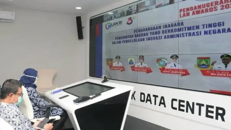 Bupati Iti Diganjar Penghargaan Inagara