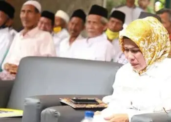 DEKAT DENGAN ULAMA: Bupati Serang Ratu Tatu Chasanah saat menghadiri kegiatan keagamaan dengan para ulama belum lama ini. (DOKUMEN/SATELIT NEWS)