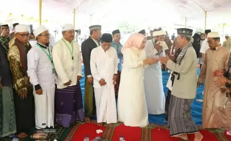 KEAGAMAAN: Bupati Serang Ratu Tatu Chasanah saat menggelar kegiatan keagamaan dengan para ulama. (ISTIMEWA)