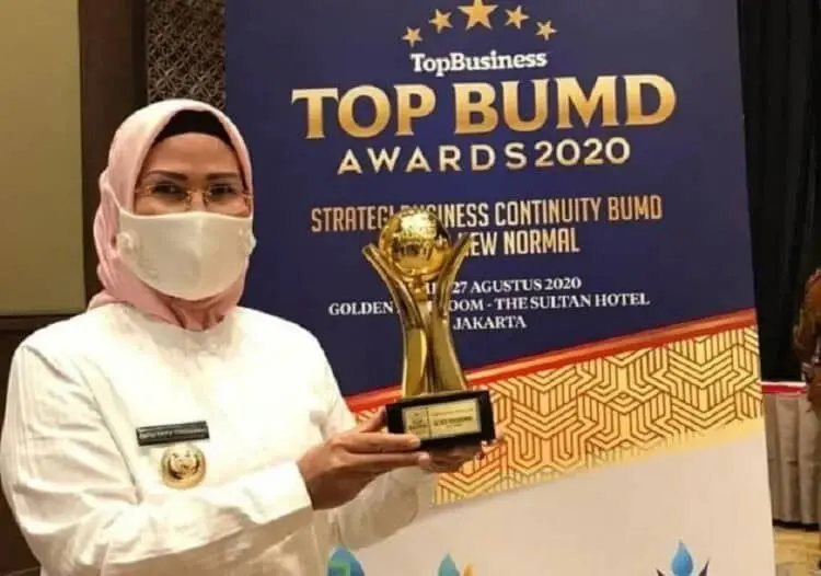 Lagi, Bupati Tatu Raih Penghargaan Top Pembina BUMD Award 2020