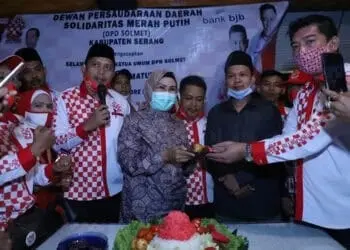 DEKLARASI: Organisasi kemasyarakatan Solidaritas Merah Putih (Solmet) Kabupaten Serang, saat menggelar deklarasi relawan Bertaji (Bersama Tatu-Panji). (SIDIK/SATELIT NEWS)