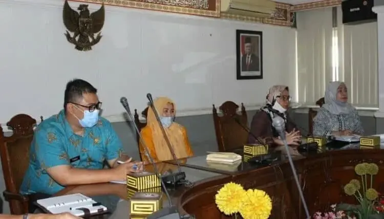 GLADI BERSIH: Jajaran OPD Pemkab Serang saat gladi bersih evaluasi SAKIP tingkat nasional, bersama Organisasi Perangkat Daerah (OPD), di Aula KH. Syam’un, Kamis (27/8). (SIDIK/SATELIT NEWS)