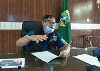 RAPAT EVALUASI PSBB: Gubernur Banten Wahidin Halim saat rapat evaluasi PSBB bersama kepala daerah di Tangerang Raya, Minggu (9/8). (ISTIMEWA)