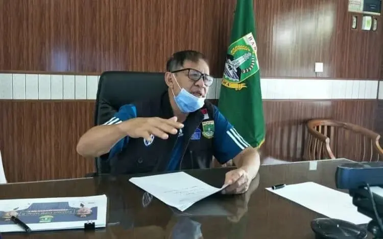 RAPAT EVALUASI PSBB: Gubernur Banten Wahidin Halim saat rapat evaluasi PSBB bersama kepala daerah di Tangerang Raya, Minggu (9/8). (ISTIMEWA)