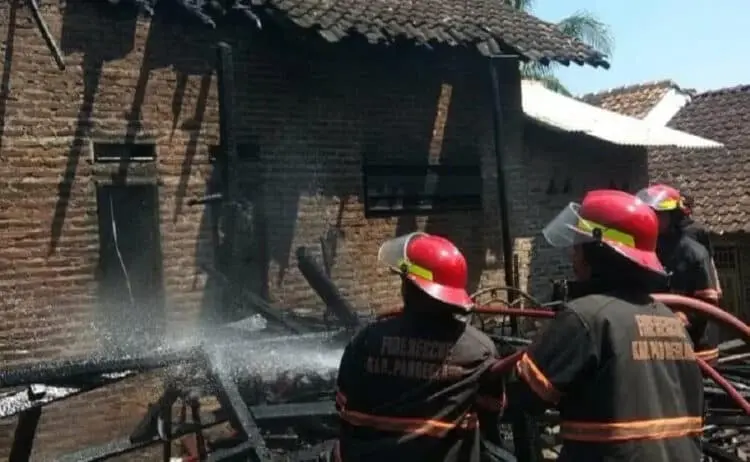 Diduga Korsleting Listrik, Tiga Rumah di Pandeglang Terbakar