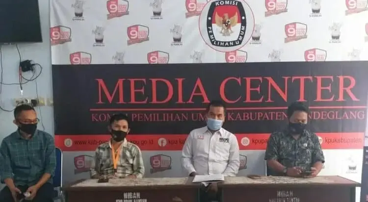 Saat Pendaftaran, KPU Pandeglang Batasi Pengantar Bapaslon