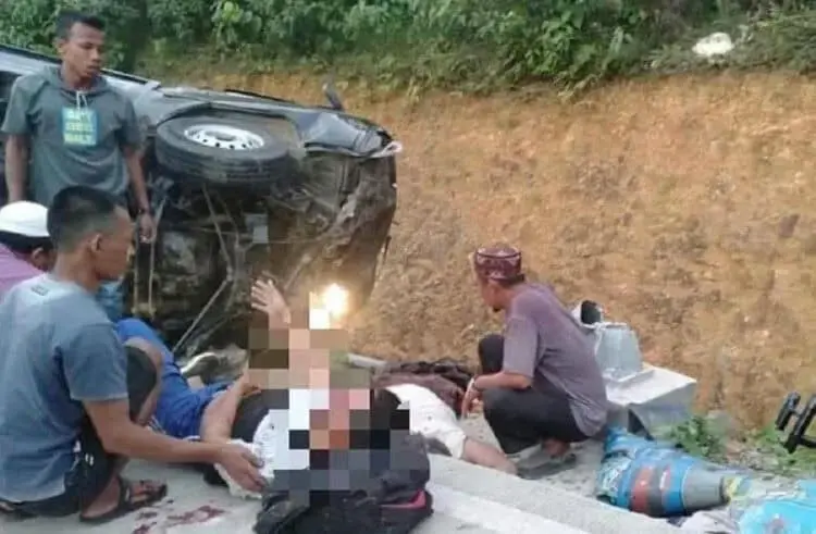 Mobil Pikap Rem Blong, Tiga Orang Tewas