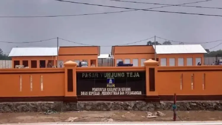 TAMPAK DEPAN: Lokasi Pasar Tunjung Teja, tampak depan. (SIDIK/SATELIT NEWS)