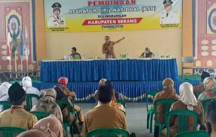 FOTO,
PEMBINAAN: Pembinaan Aparatur Sipil Negara (ASN), di Aula gedung SMP Kramatwatu, Senin (10/8). (SIDIK/SATELIT NEWS)