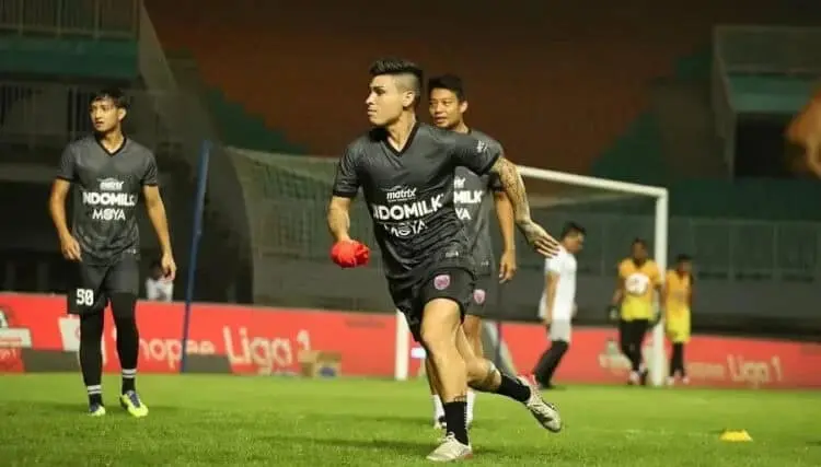 TETAPKAN KANDANG: Pemain Persita Mateo Bustos melakukan latihan beberapa waktu lalu. Persita menetapkan Stadion Sport Centre Kelapa Dua sebagai kandang dalam lanjutan Liga 1 tahun 2020. (HUMAS PERSITA FOR SATELIT NEWS)