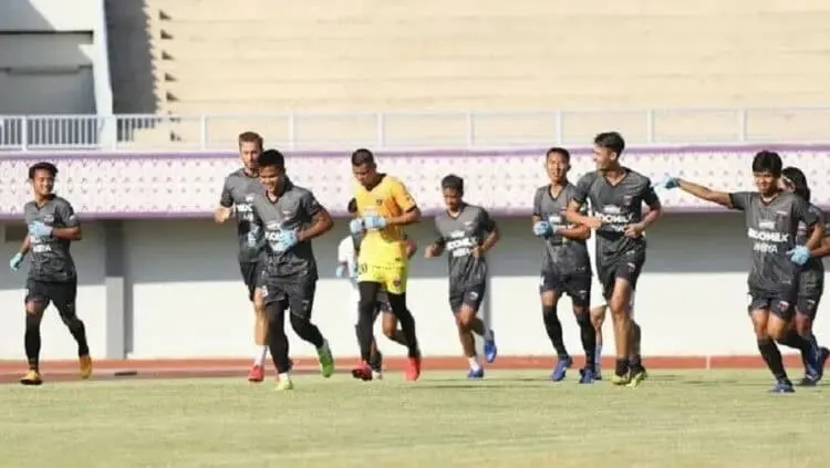 LATIHAN PERDANA PERSITA: Para pemain Persita Tangerang melakukan latihan perdana bersama setelah beristirahat selama hampir lima bulan pada masa pandemi Covid-19 serta diliburkannya kompetisi Liga 1 tahun 2020. Latihan dilakukan di Stadion Sport Centre, Kelapa Dua, Kabupaten Tangerang, Selasa (25/8). (PERSITA MEDIA UNTUK SATELIT NEWS)