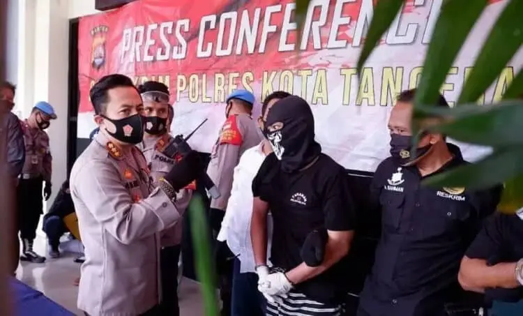 Sempat Melawan, Dua Begal Taksi Online Dibekuk