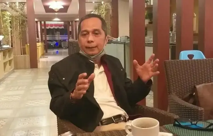BUTUH PEMIMPIN VISIONER: Rektor Universitas Lampung, Prof Dr Karomani, M.Si saat diwawancarai di salah satu hotel di Kabupaten Pandeglang, Jumat (14/8). (NIPAL/SATELIT NEWS)