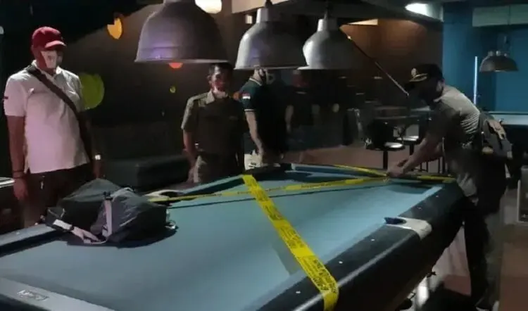 Langgar Protokol Kesehatan, Satpol PP Segel Arena Biliar