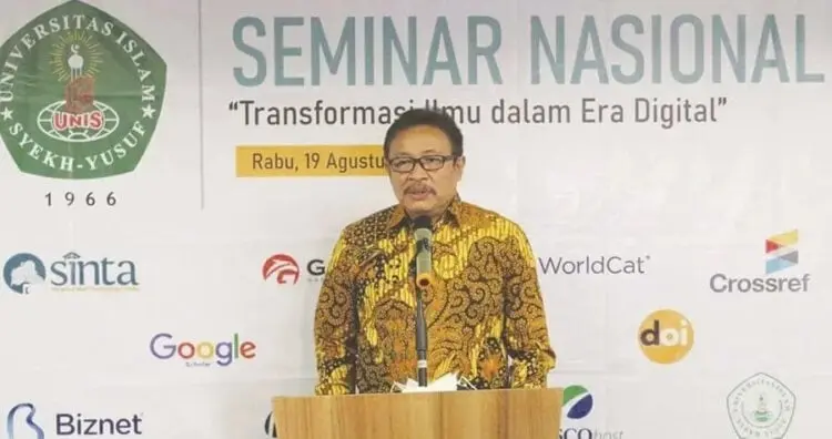 SAMBUTAN: Rektor Unis Tangerang, Prof Mustafa Kamil saat membuka seminar. (MADE/SATELIT NEWS)