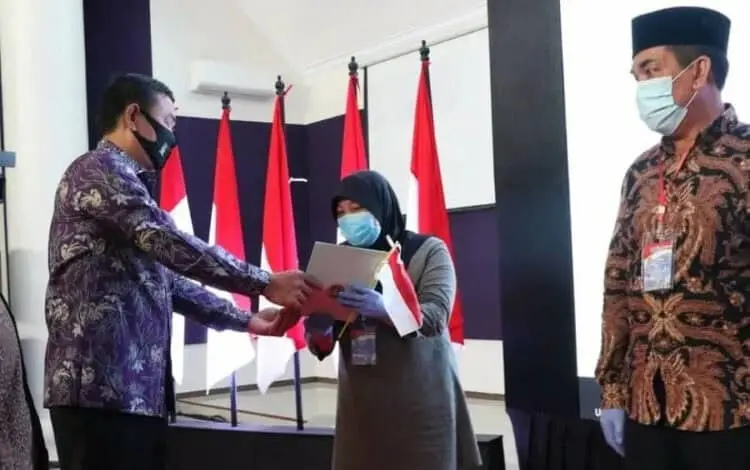 Puluhan Warga Kabupaten Tangerang Terima Sertipikat Tanah Gratis