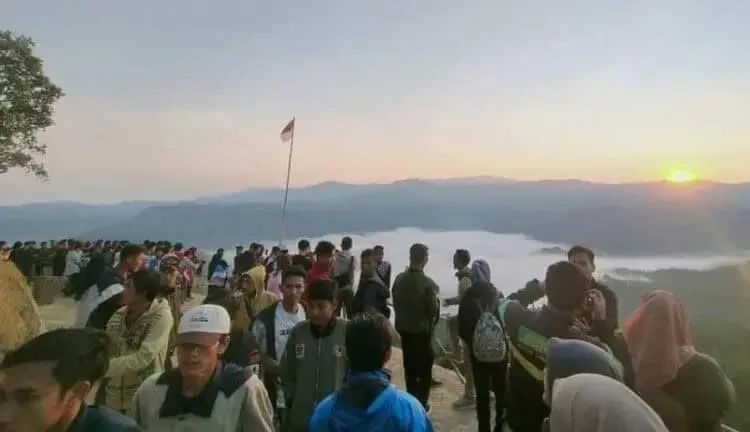 Wisata Negeri di Atas Awan Langsung Diserbu Pengunjung