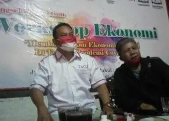 WORKSHOP: Ketua Tangsel Connection Hartono Aarsito didampingi Sekretarisnya Ismedi saat memberikan keterangan kepada awak media. (JARKASIH/SATELIT NEWS)