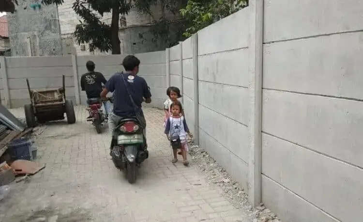 Akses Jalan Dianggap Sempit, Warga Panunggangan Protes