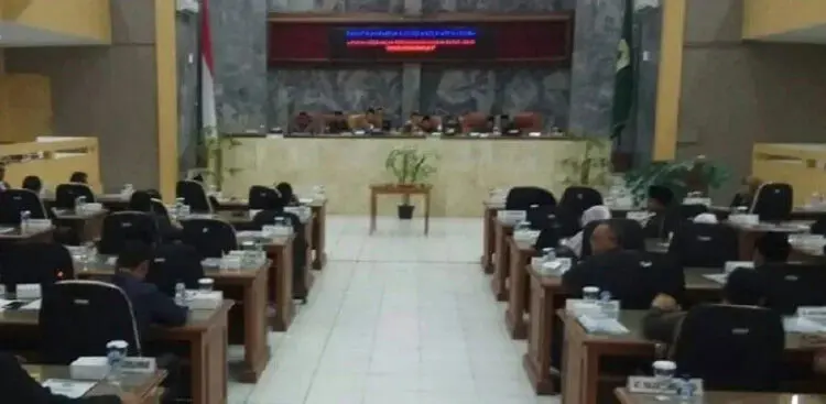 SIDANG PARIPURNA: Suasana sidang paripurna di DPRD Lebak. (MULYANA/SATELIT NEWS)