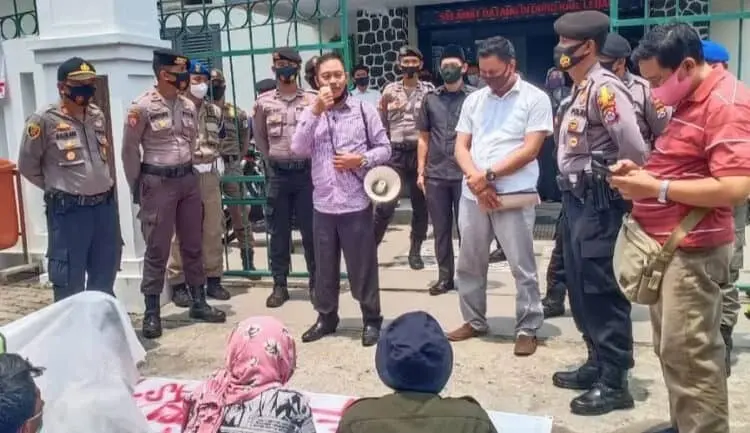 Diam Saat Bupati Marah, DPRD Lebak Dikritik Mahasiswa