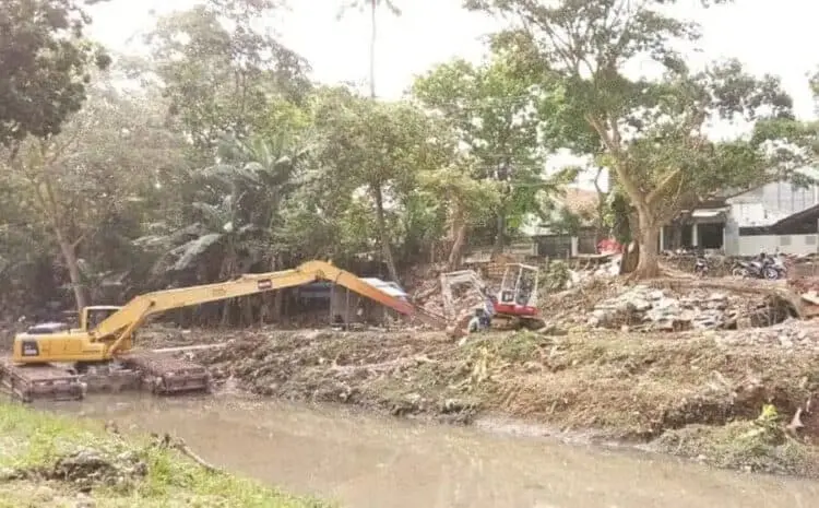 Penataan Bantaran Kali Mookervart Disambut Warga