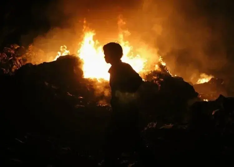 Gudang Limbah Busa di Pasar Kemis Terbakar