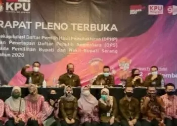 RAPAT PLENO TERBUKA: KPU Kabupaten Serang saat menggelar Rapat Pleno Terbuka Rekapitulasi Daftar Pemilihan Hasil Pemutakhiran (DPHP), Sabtu (12/9). (ISTIMEWA)
