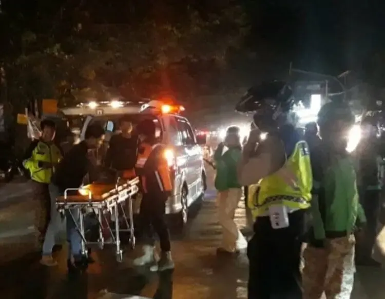 Kepeleset Saat Naik Truk, Remaja Tewas Terlindas