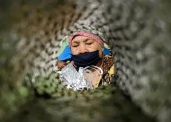 Aksesoris Berbahan Limbah Plastik