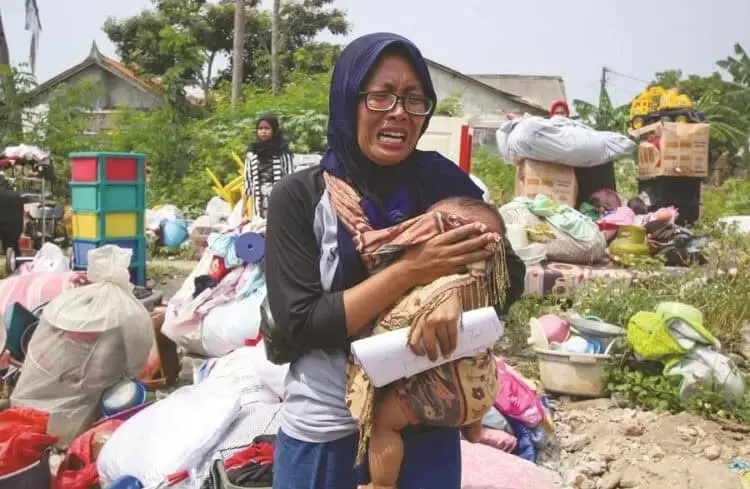 Isak Tangis Pecah di Lokasi Penggusuran