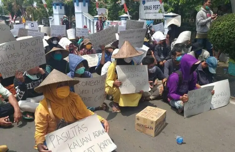 Merasa Diperas Soal Bantuan, Ratusan Petani Demo Distan Pandeglang