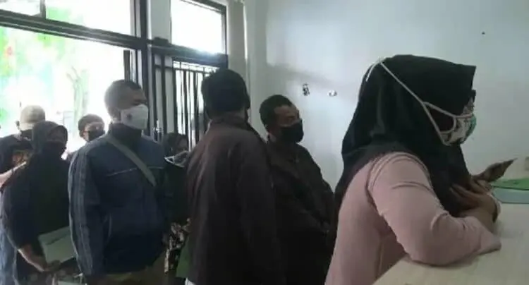 PAKAI MASKER: Menggunakan masker adalah salah satu penerapan protokol kesehatan. (DOK/SATELIT NEWS)