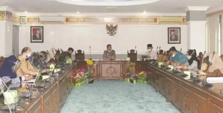 RAKOR: Rapat koordinasi (Rakor) tentang rencana penyusunan rancangan arsitektur SPBE dan Pemkab Serang menjadi pilot project di Aula KH Syam’un pada Kamis (10/9). (SIDIK/SATELIT NEWS)