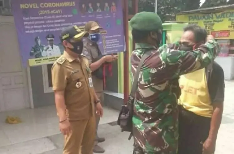 Cegah Covid-19, Bagikan Masker Sekaligus Sosialisasi 3 M