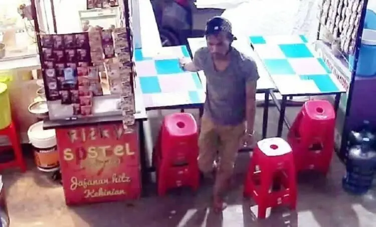 Dua Pencuri Warung Kopi Terekam CCTV