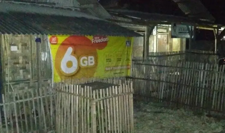 Dipinjami Genset, Ratusan Warga Pulau Tunda Nikmati Listrik
