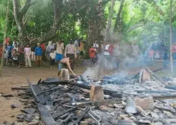 Dilalap Api, Satu Rumah Rata dengan Tanah