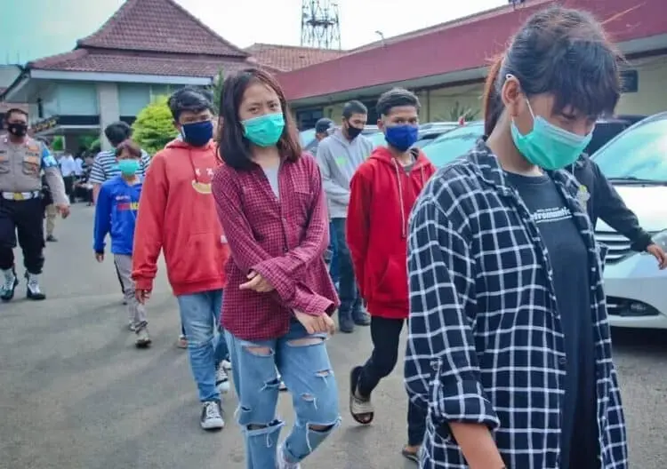 Demonstran Dikawal, Pelajar Diadang