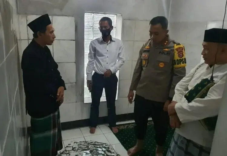 ODGJ Bakar Tempat Sajadah Imam Masjid