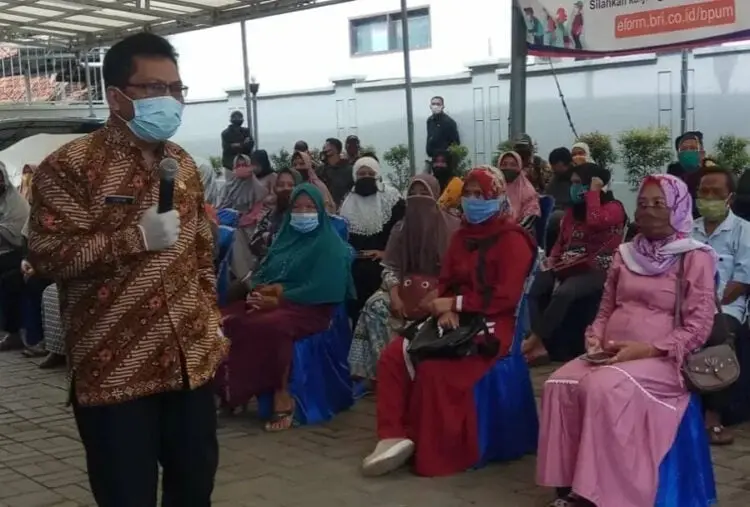 Sidak Bantuan UMKM, Sekda Pandeglang Tegur Warga Tak Bermasker