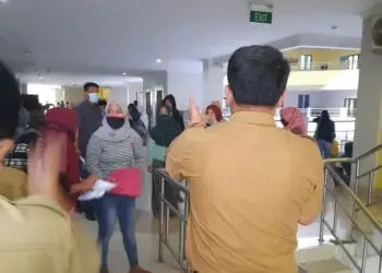 Berkerumun, Sekda Rudi Maesyal Bubarkan Pendaftar BPUM