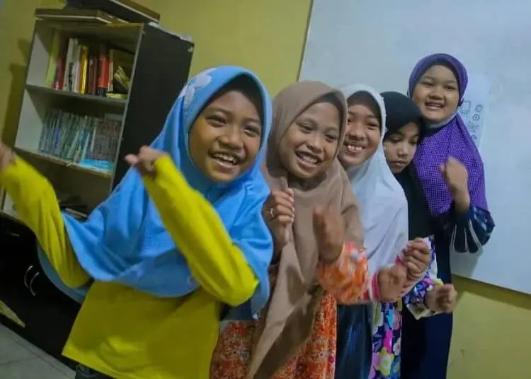 Terapi Tertawa di Rumah Amalia