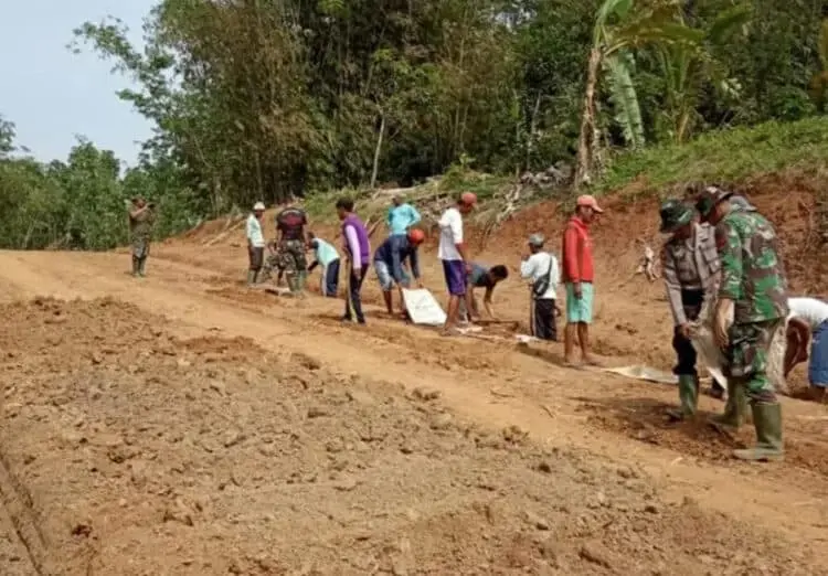 Peran Babinsa Ujung Tombak di TMMD