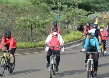 Tinjau TOD di BSD, Menhub Bersepeda Bareng Walikota Airin dan Bupati Zaki