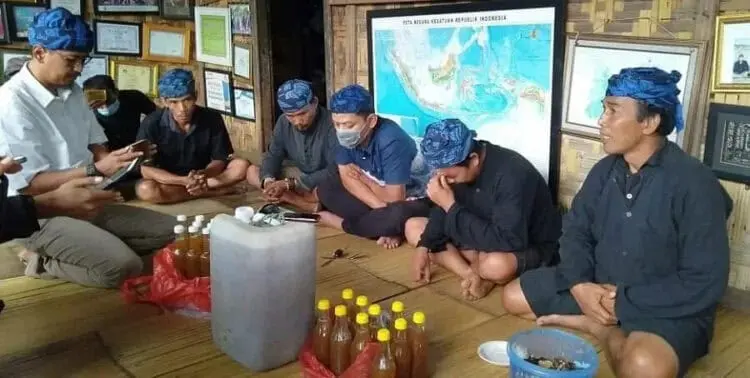 Puluhan Liter Madu Palsu Baduy Dimusnahkan